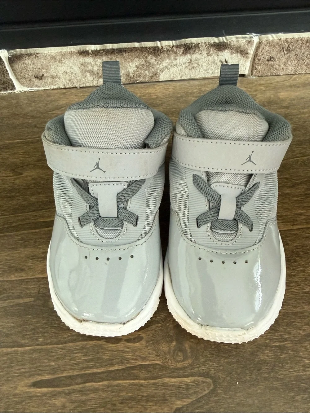 Jordan Stay Loyal 3 Wolf Grey Toddler Velcro Sneaker US 7C